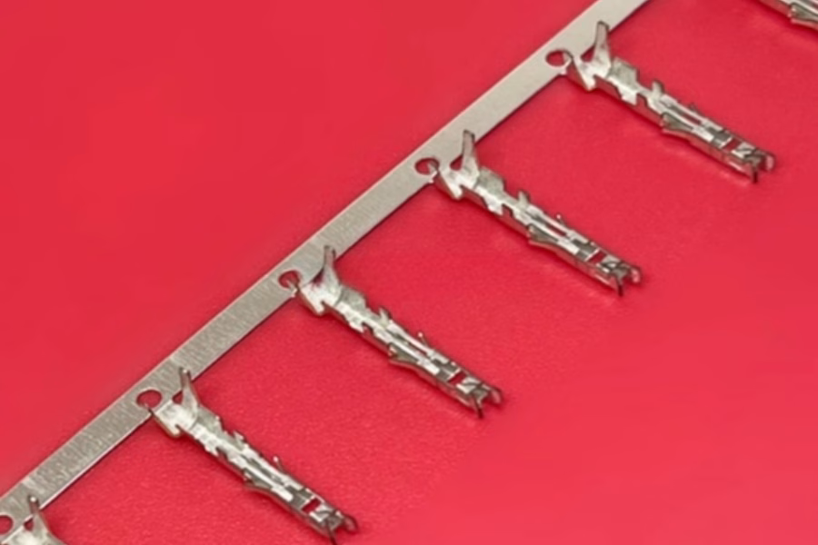 connectors TE 106529-2